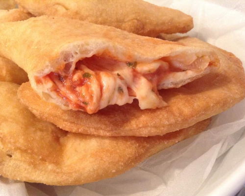 Food experiences San Quirico d'Orcia: Apulian street food: taste the panzerotto