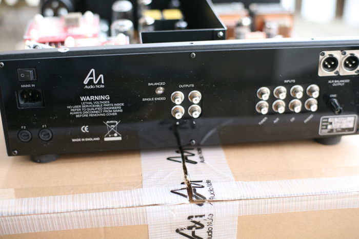 Audio Note UK M8  Audio Note UK M8 preamplifier with ph...