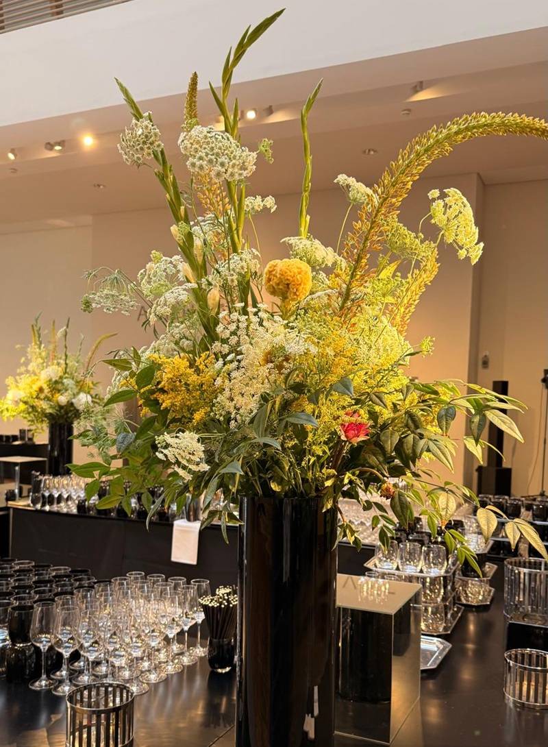 Motif de buffet avec vase noir