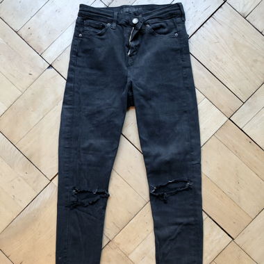 schwarze Skinny Jeans mit Cutout