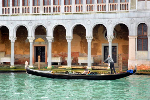 30-Minute Private Venetian Sandolo Ride