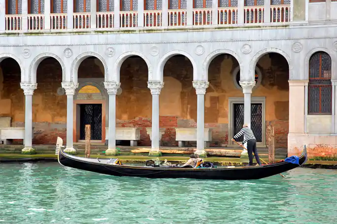 30-Minute Private Venetian Sandolo Ride