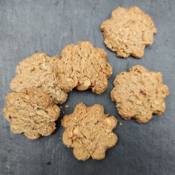 biscuits-au-petit-epeautre-et-aux-noisettes-bio
