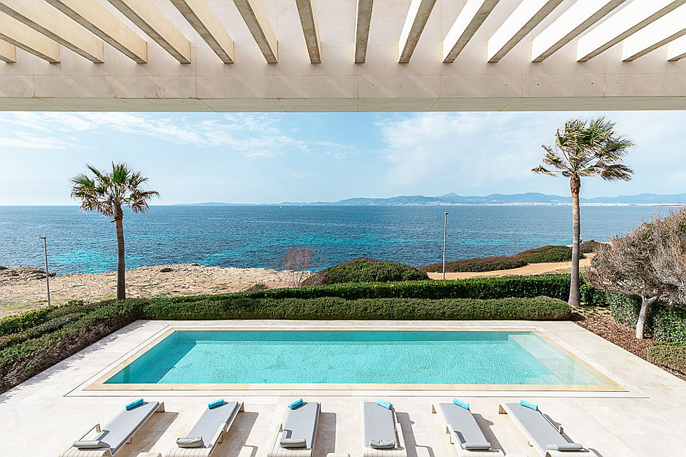  Balearen
- Moderne Luxusvilla in erster Meereslinie