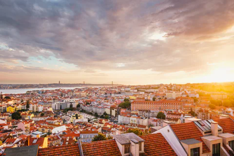 Private Tour: Highlights of Historical Lisbon in 4H with Transfer