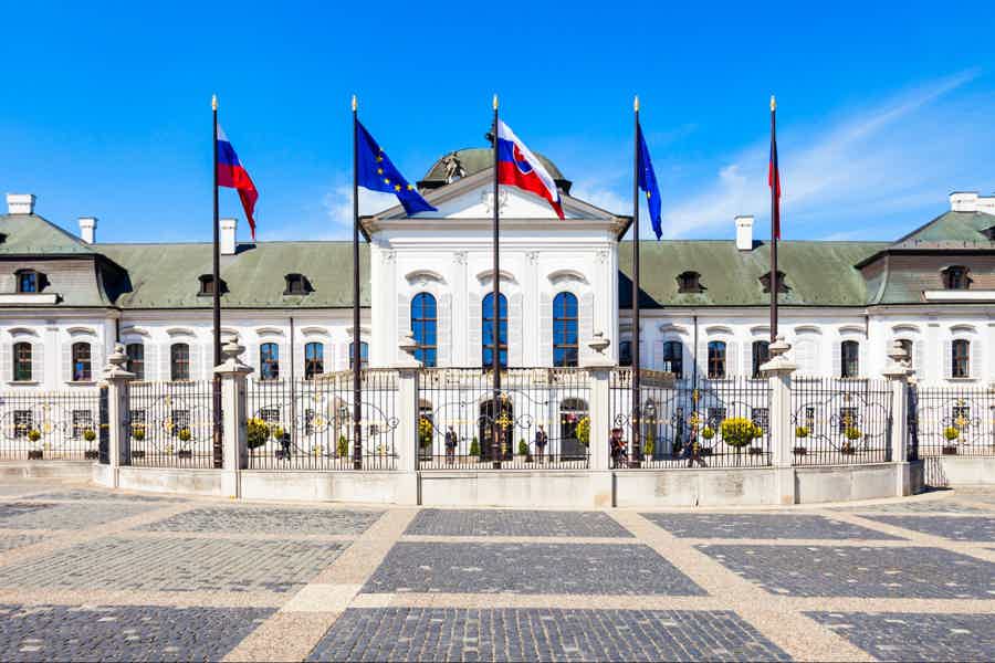 Private transfer from Prague to Budapest with a Sightseeing stop - photo 3