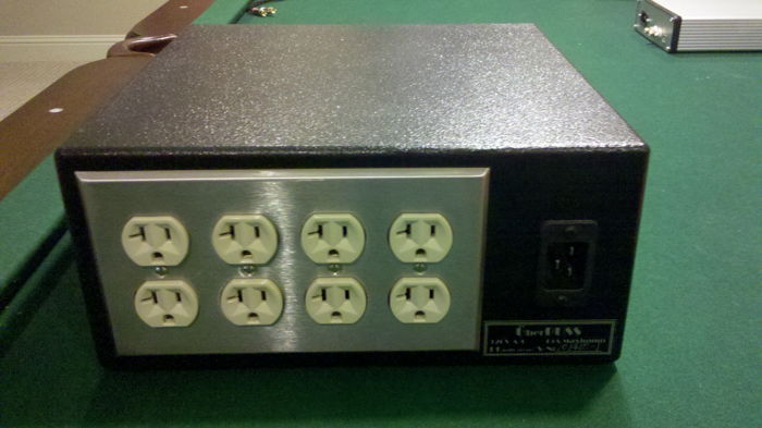 PI Audio Uberbuss-Shipping included! 8 outlet + power cord
