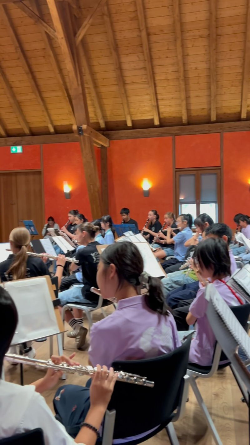 🎷 Internationales Jugendblasorchester-Treffen - Tag 2 🎷

Vor einer Woche wurde es international in Fürstenfeldbruck! 🌍🎶

Am zweiten Tag fanden Workshops mit hochkarätigen Dozenten statt, bei dem sowohl die beiden chinesischen Schulorchester als auch 