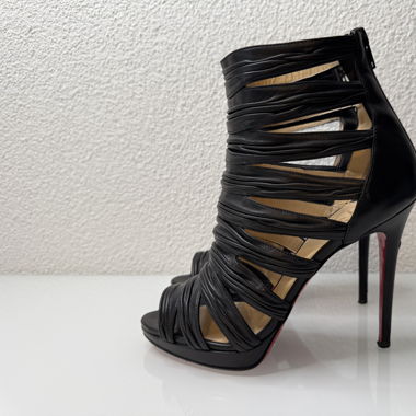 Christian Louboutin High Heels Schwarz Gr. 38,5