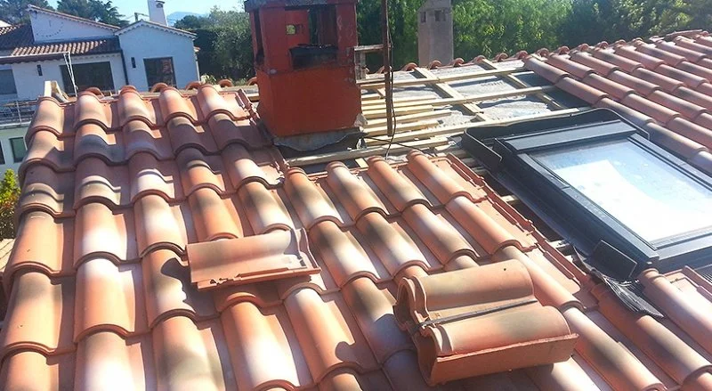 Rénovation de la couverture en tuiles romanes d’une villa à Mougins — photo 4 sur 24 — CEG TOITURE