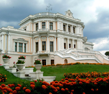 Поездка в Рыльск и экскурсия по дворцово-парковому ансамблю «Марьино»