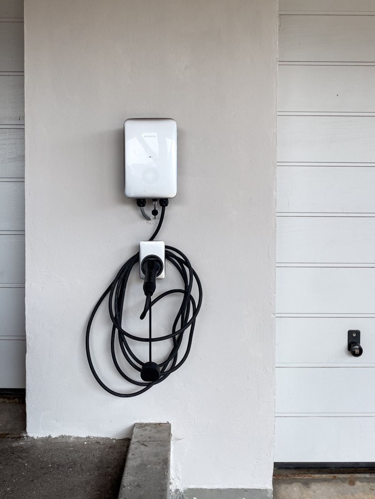 Foto Kundenreferenz Einfamilienhaus Garage Wallbox