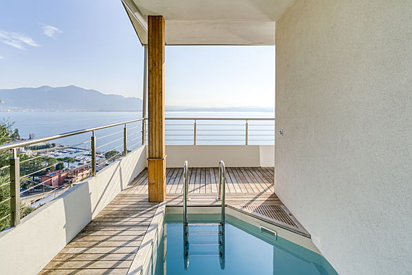  Iseo
- A dip in the blue: bright villa with panoramic view in Predore