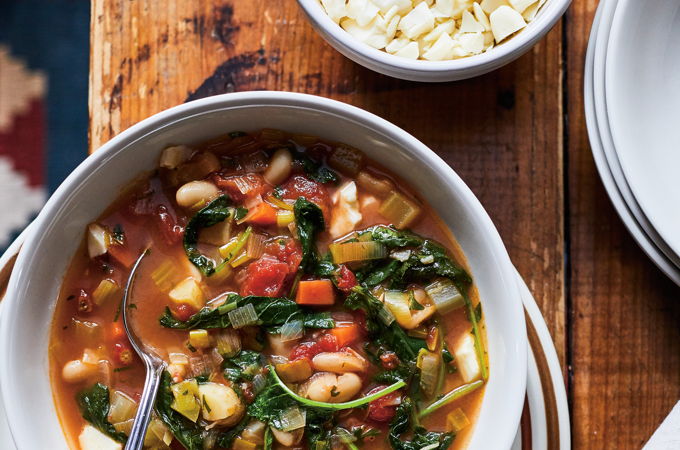 Soupe aux légumes et au fromage en grains à la mijoteuse