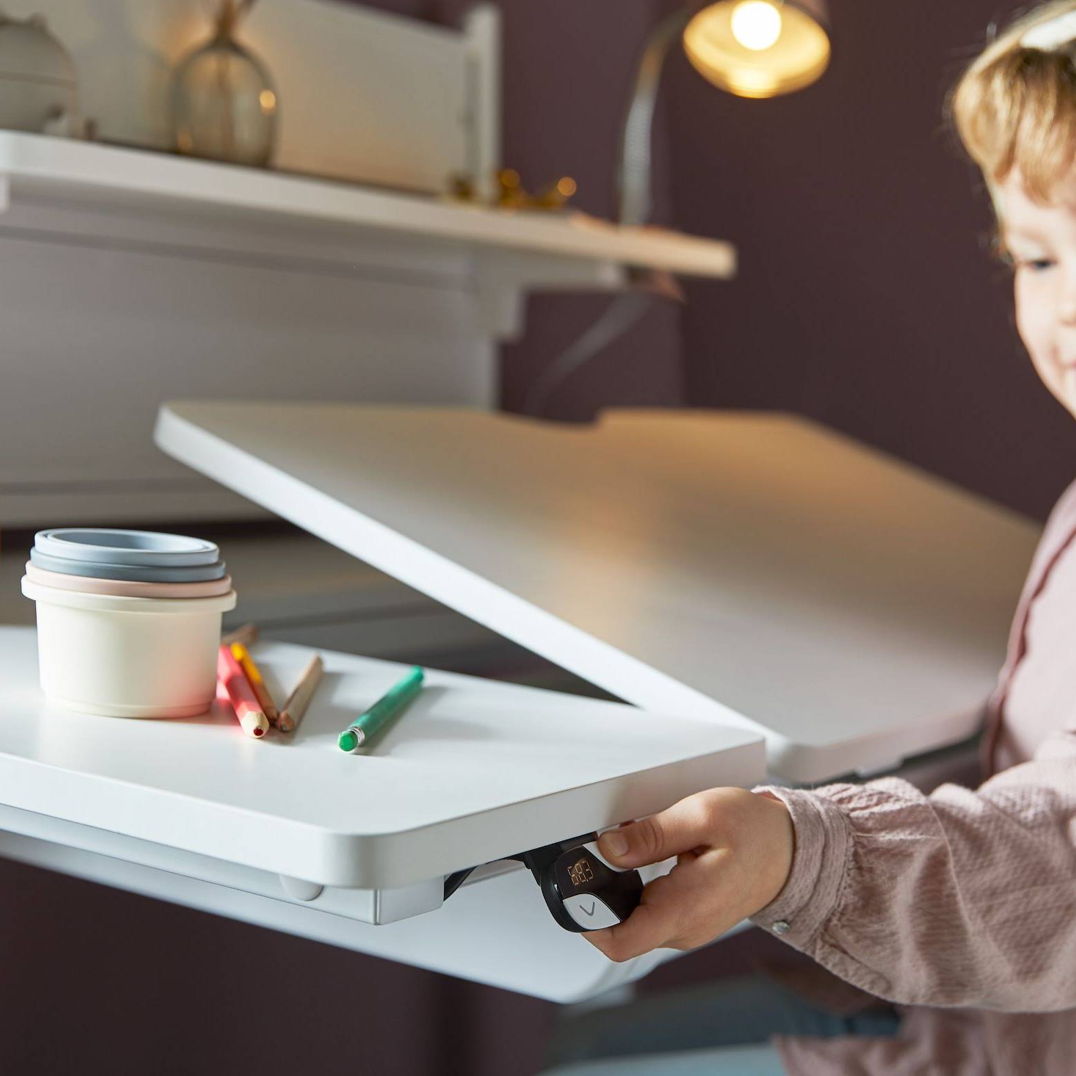 ELEKTRICKÝ PRACOVNÍ STŮL ERGO S NÁKLOPNOU DESKOU, -30%