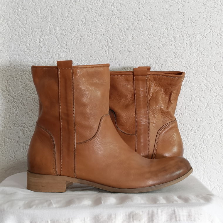Genuine leather brown boots