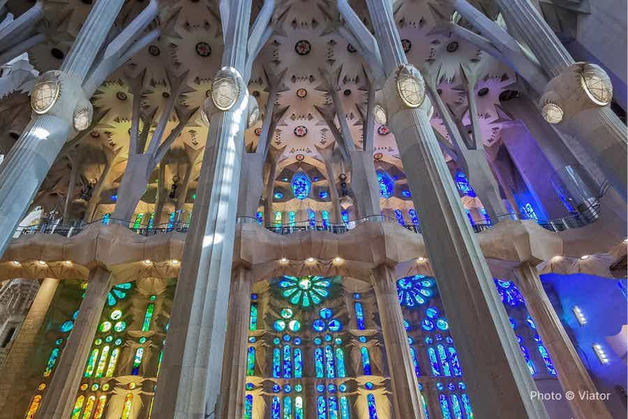Sagrada Familia Small Group Guided Tour with Skip the Line Ticket - photo 1