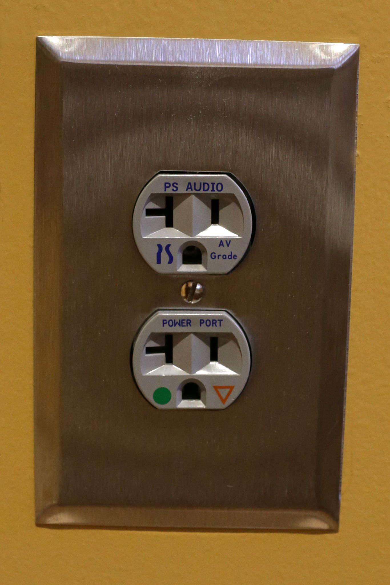 Two power outlet receptacles for monoblock amplifiers.