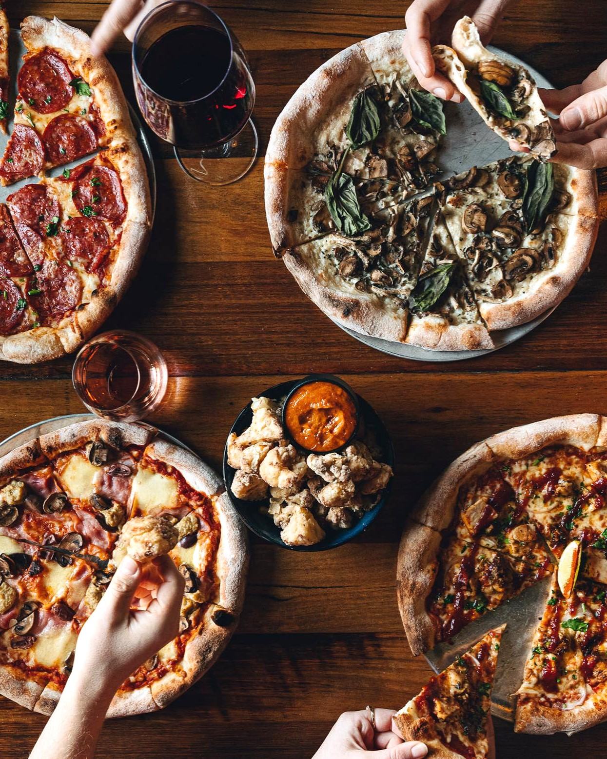 Small Print Pizza Bar logo