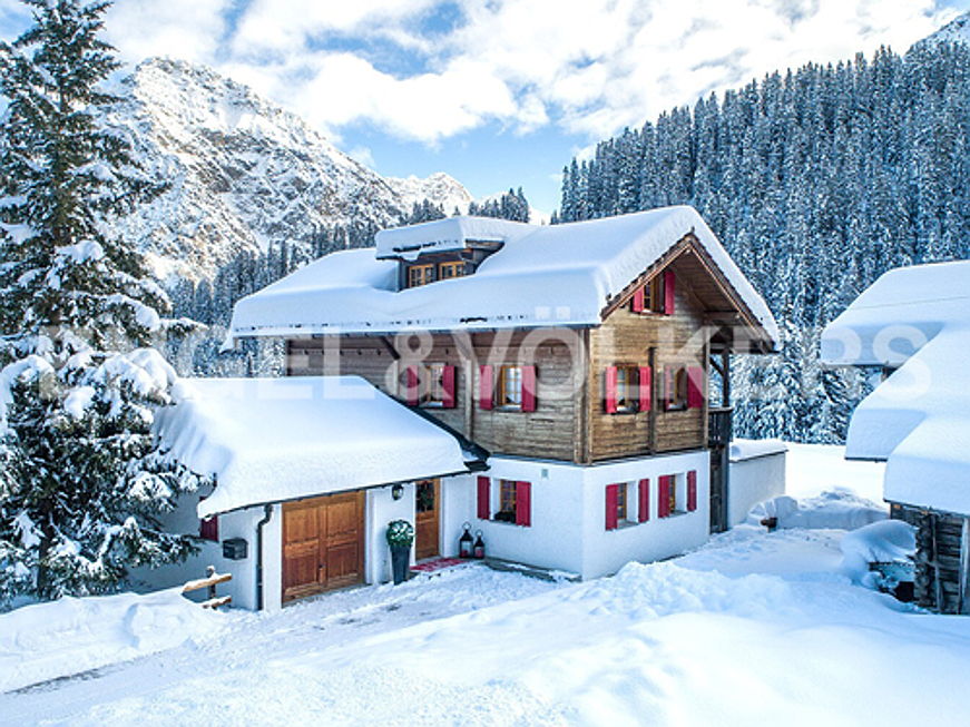  Zug
- Haus im Schnee