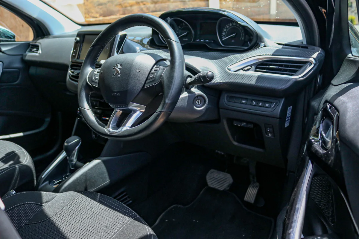 2016 Peugeot 208 — Royal Max Motors — photo 8 of 16