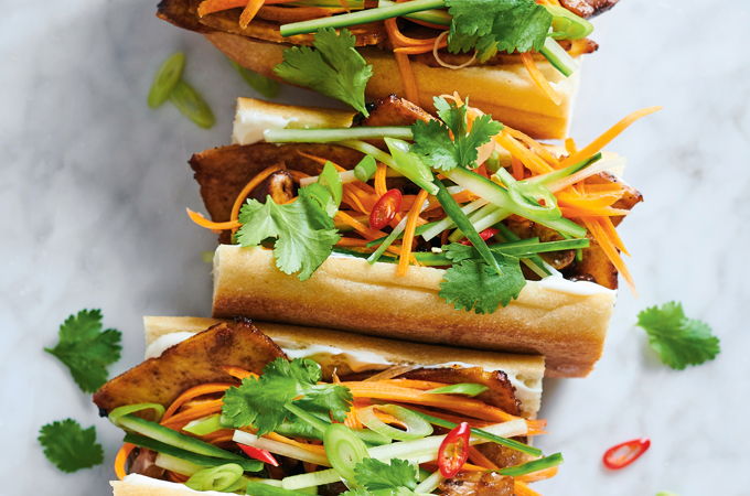 <i>Bánh mì</i> au tofu et aux champignons