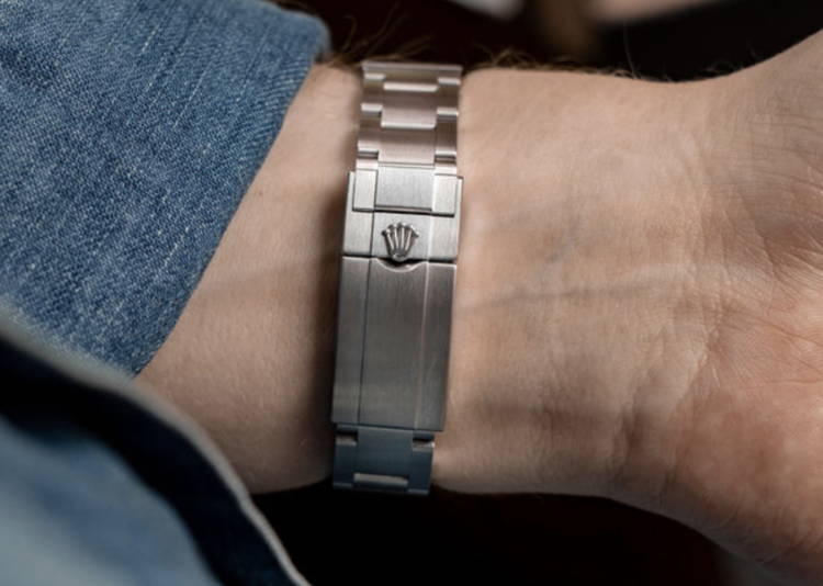 How to tighten a watch on sale