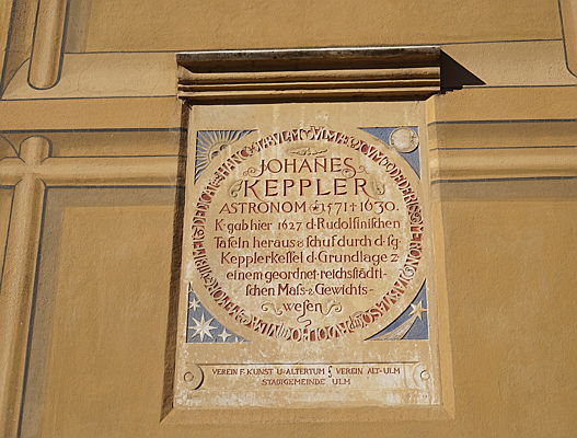  Ulm
- Inschrift Johannes Keppler Ulmer Rathaus