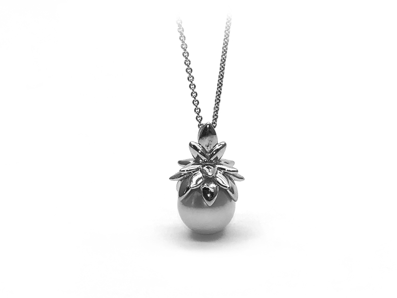 pendant pineapple with pearl