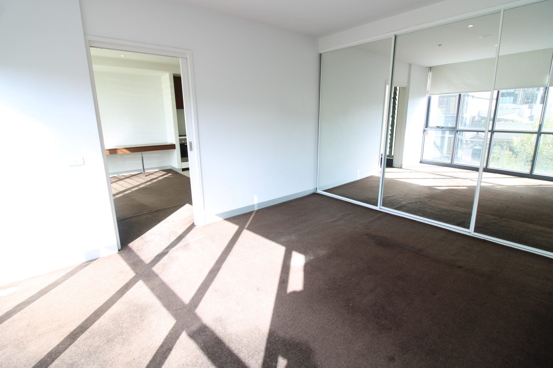 Delightful 1-Bedroom inc. Study on Melbourne’s Northbank! - Image 8