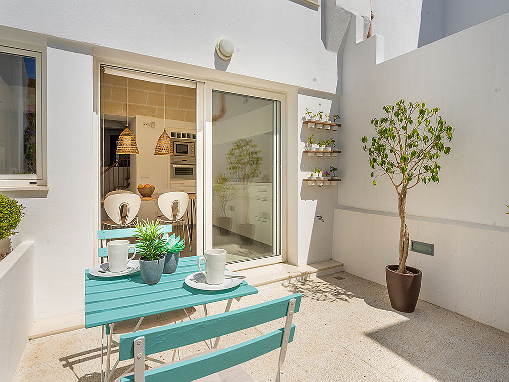  Mahón
- Townhouse with patio and roof terrace for sale with Engel & Völkers Ciutadella