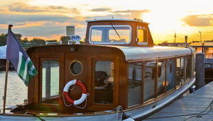 salonschiff oggesen ms marple im sonnenuntergang