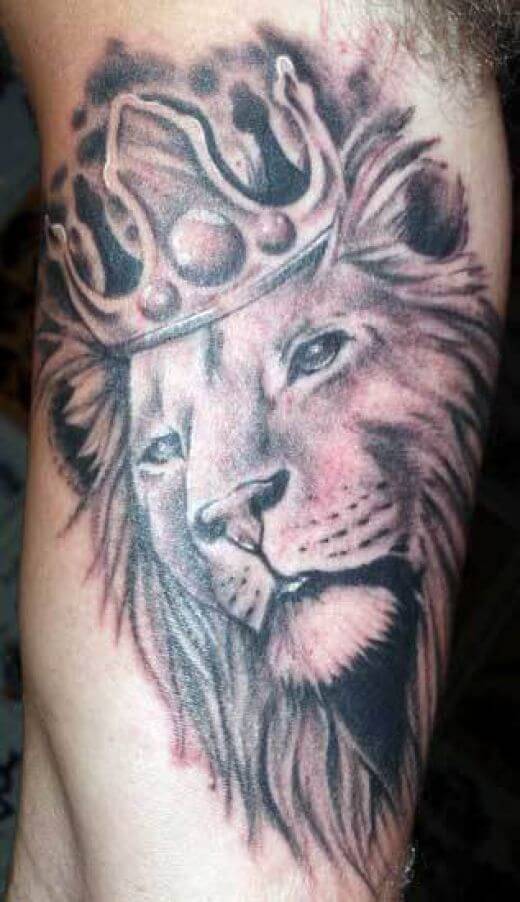 Tatouage Lion Bras Couronne