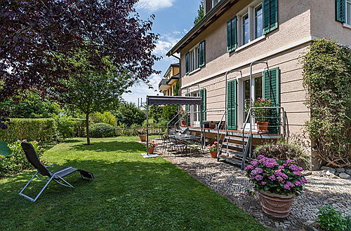  Zürich
- Parkettboden, Schwedenofen und Holzvertäfelungen tragen zum besonderen Ambiente dieses Hauses bei
