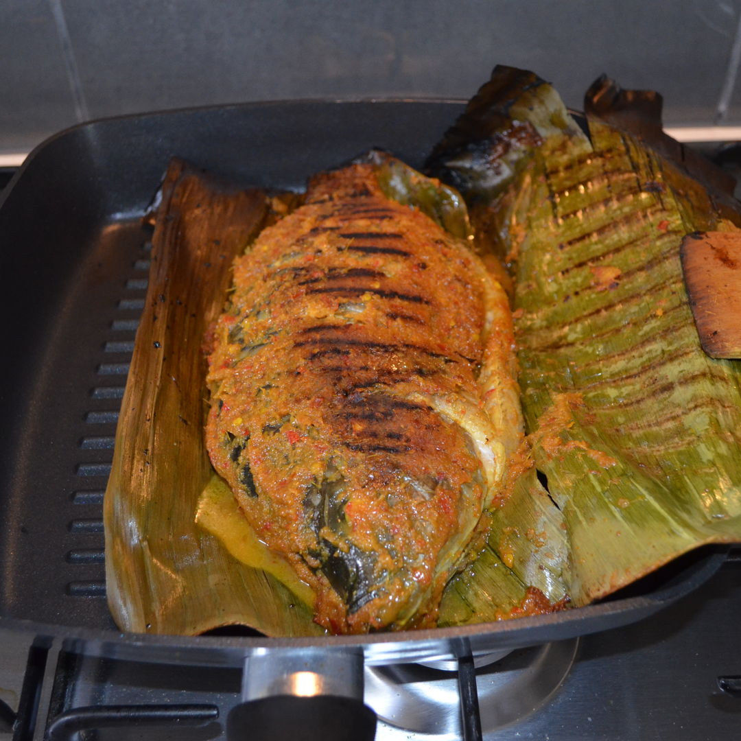 Date: 18 Feb 2020 (Tue)
33rd Side: Grilled Black Tilapia (Ikan Tilapia Hitam Bakar) [230] [147.3%] [Score: 10.0]
Cuisine: Malaysian, Singaporean, Thai, Indonesian, Bruneian
Dish Type: Side
Grilled Black Tilapia or Ikan Tilapia Hitam Bakar as it is known in Malaysia and Singapore is a flavourful dish. It is marinated with blended chilli paste and herbs before being wrapped in banana leaves. It is then grilled to perfection and eaten with other vegetable sides.