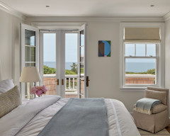 How to Create the Mood of a Laid-Back Beach House