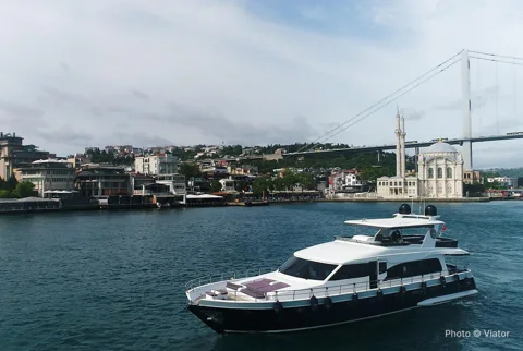 Bosphorus Yacht Cruise with Stopover on the Asian Side