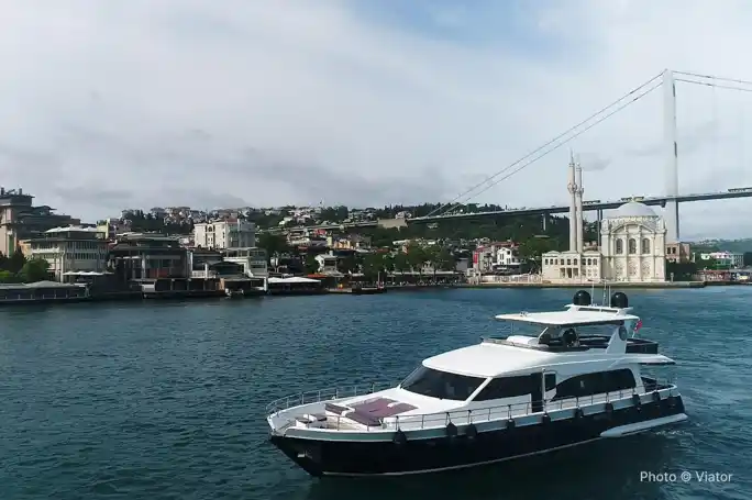Bosphorus Yacht Cruise with Stopover on the Asian Side