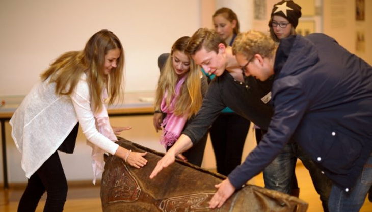 bester geburtstagde mfk frankfurt kindergeburtstag ausstellungsstück gruppe anfassen