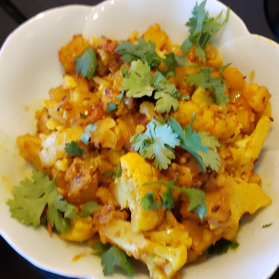 aloo gobi

Indian curry with potatoes and cauliflower
