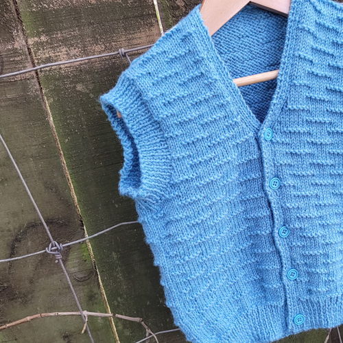 Child's button up vest in 8 ply