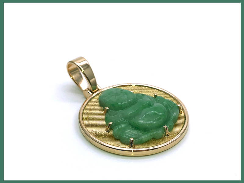 Medallion on yellow gold with Buddha in jade