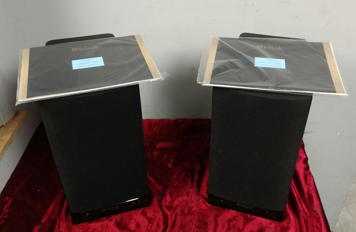 MCINTOSH XR-50 3 Way "Bookshelf" Speakers - Piano Gloss...