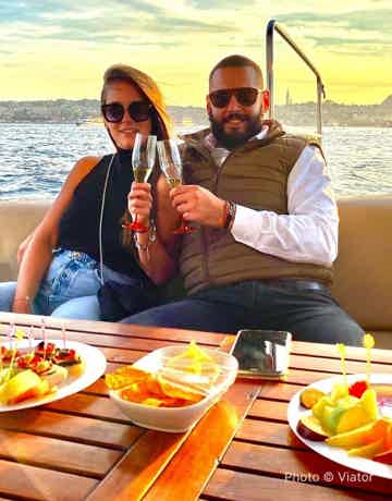 Enjoy baklava, canapés, fruit