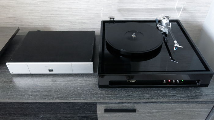 Goldmund ST-4 turntable w Unify tonearm MUST SEE !