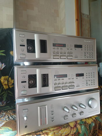 Set of 2 Nakamichi 1000 DAT transports/recorders and 10...
