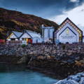 Vue sur la distillerie Isle of Harris sur l'île de Harris dans les Hébrides extérieures d'Ecosse