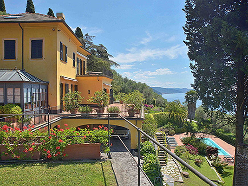  Costa Adeje
- Diese exklusive Villa mit Meerblick und Pool, in der Umgebung von Santa Margherita-Portofino, ist für einen Kaufpreis von 11 Millionen Euro erhältlich. (Bildquelle: Engel & Völkers Santa Margherita-Portofino)