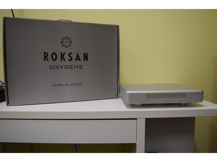 Roksan Oxygene Integrated Amplifier with aptX Bluetooth Streaming in Silver