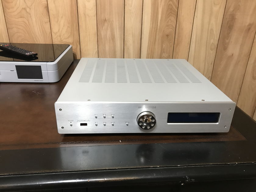 Krell S-300i  150wpc integrated amp 9/10